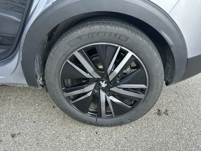 Peugeot 3008 1.6 HYbrid 225 GT 2022 Hybride Benzine 13