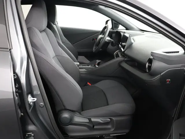 Toyota C-HR 1.8 Hybrid 140 Dynamic 2025 Hybride Benzine 22