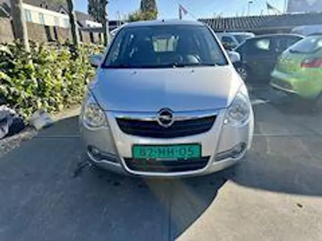 Opel Agila 1.0 Edition 2012 Benzine 2