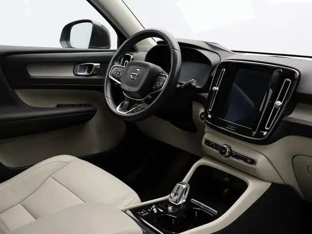 Volvo XC40 3