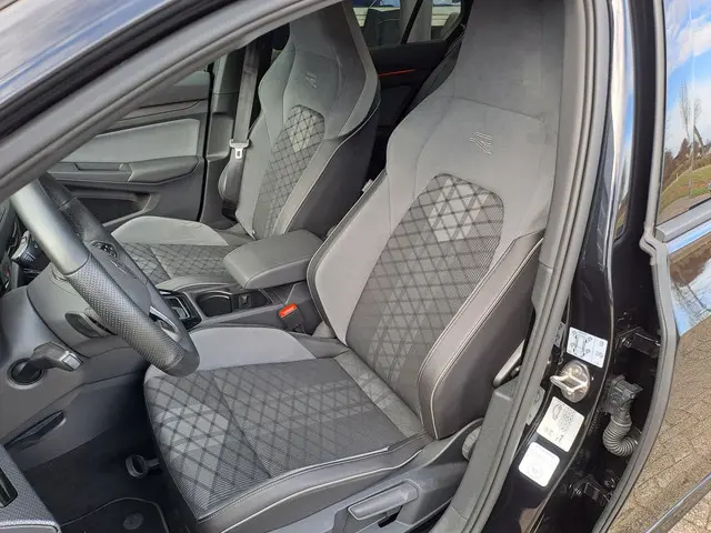 Volkswagen Golf 1.5 eTSI R-Line NIEUWSTAAT 2023 Benzine 6