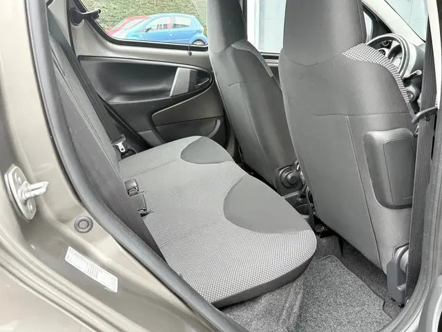 Toyota Aygo 1.0 VVT-i Aspiration Automaat 2013 Benzine 11