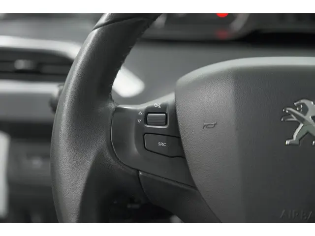 Peugeot 2008 PureTech 110 Blue Lion 2017 Benzine 28