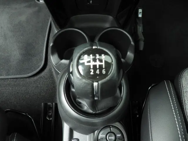 MINI 5-Deurs One 2021 Benzine 16
