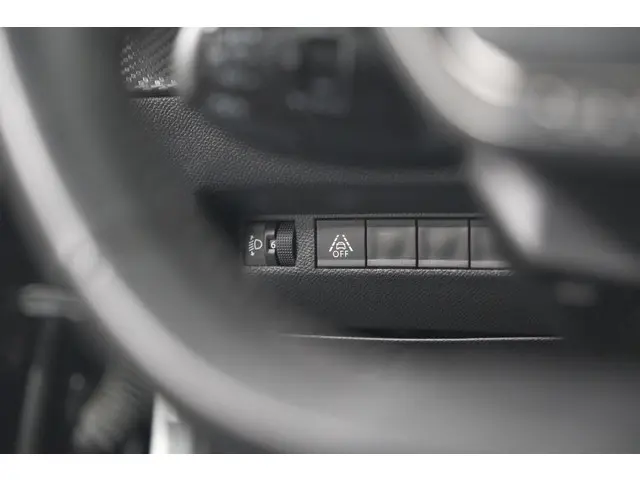 Peugeot 2008 PureTech 130 EAT8 Allure 2021 Benzine 40