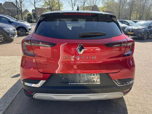 Renault Captur 1.3 TCe 140pk EDC Techno!! 2024 Benzine 6