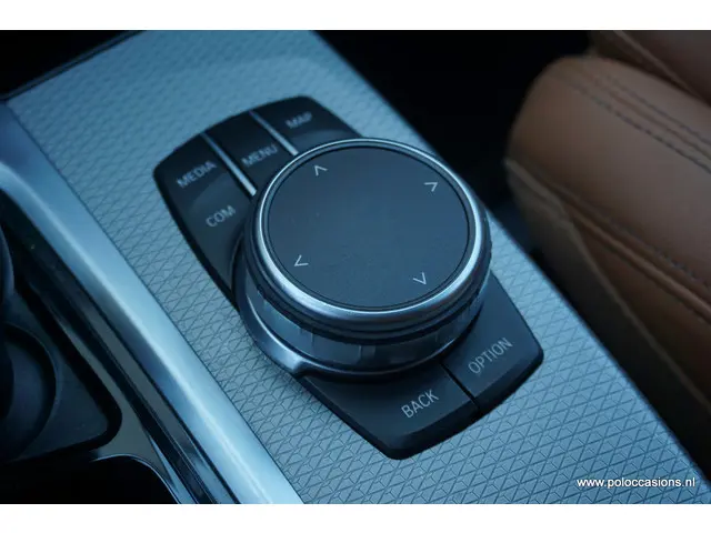 BMW X3 xDrive20i High Executive 2019 Benzine 26