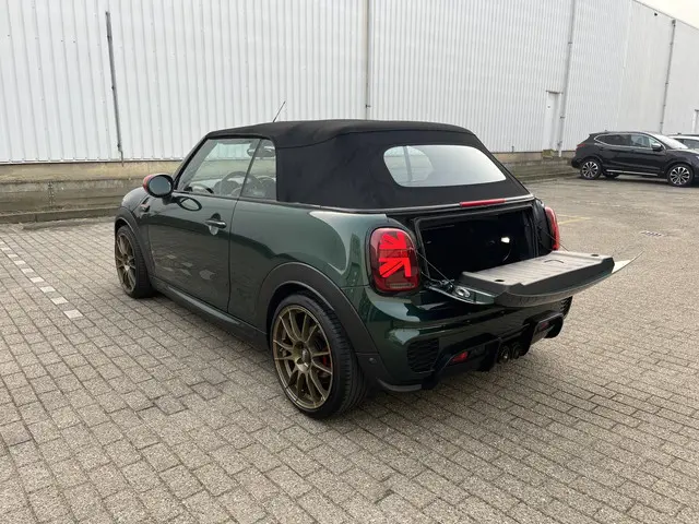 MINI Cooper Cabrio 2.0 John Works Chili 2017 Benzine 83