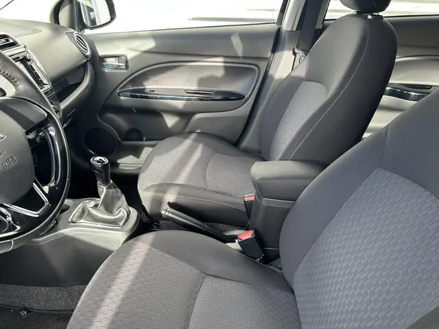 Mitsubishi Space Star 1.0 Active 2019 Benzine 8