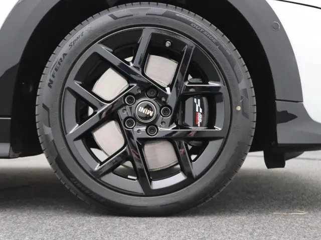 MINI 3-Deurs Cooper 2025 Benzine 23
