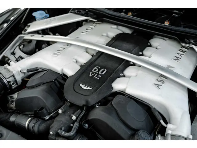 Aston Martin V12 Vantage S 2014 Benzine 25