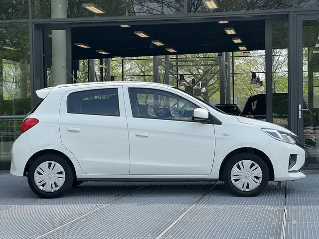 Mitsubishi Space Star 1.2 Connect+ 2024 Benzine 14