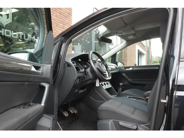 Volkswagen Touran 1.5 TSI R-LINE 7p 2019 Benzine 7