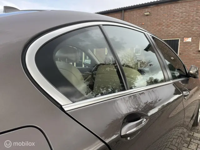 BMW 5 Serie 530i High Executive + 2013 Benzine 26