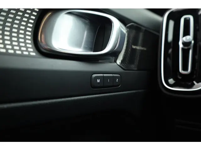Volvo XC40 1.5 T5 Recharge R-Design 2021 Hybride Benzine 8