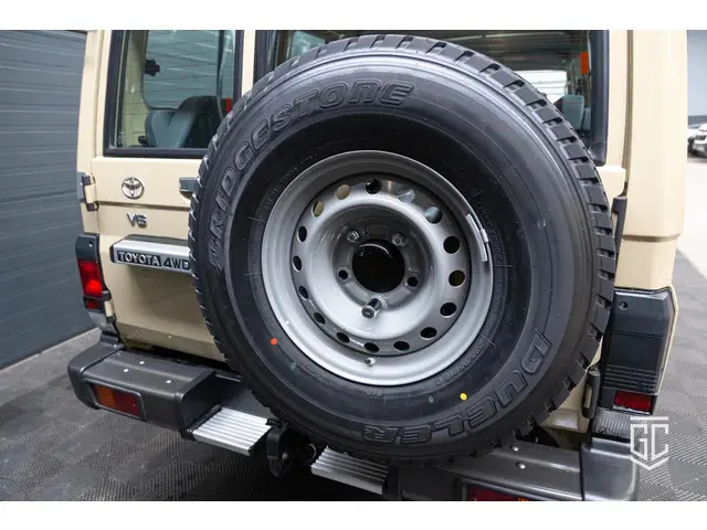 Toyota Land Cruiser GRJ78 A/T 2025 Benzine 8