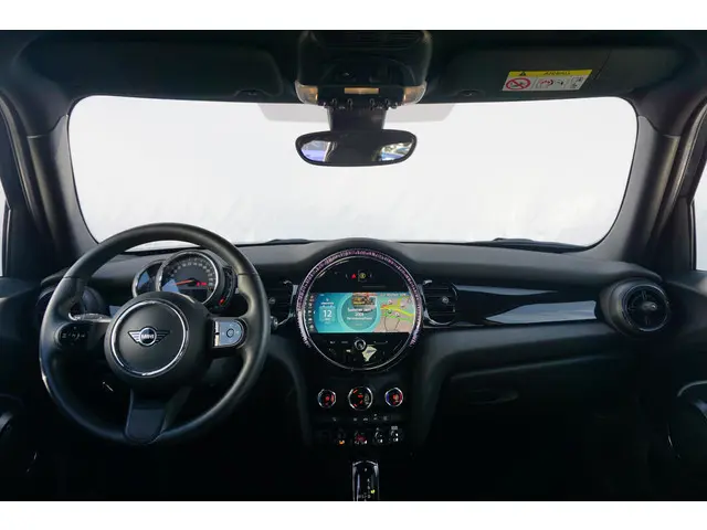 MINI 5-Deurs Cooper Camden Edition 2023 Benzine 10