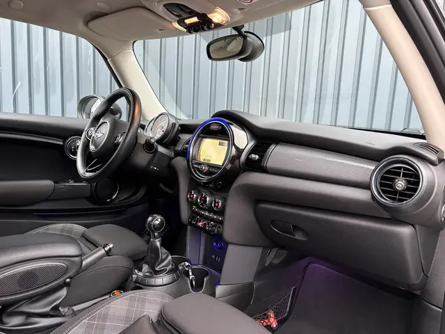 MINI Cooper Mini 1.5 Chili Serious Business 2016 Benzine 15
