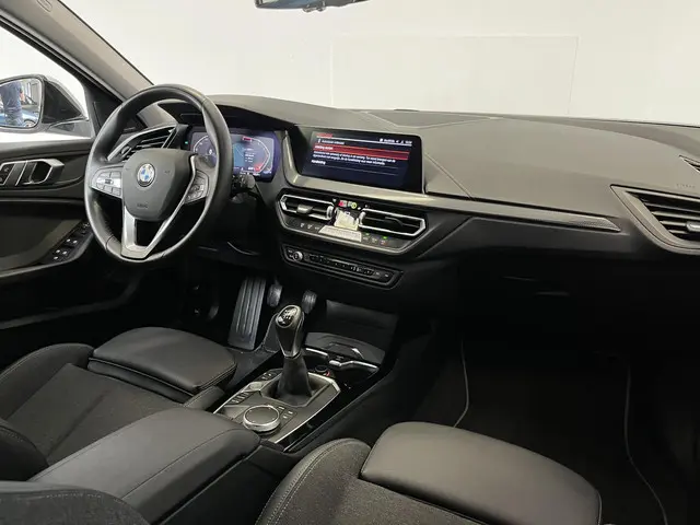 BMW 1 Serie 118i Sport Line 2021 Benzine 13