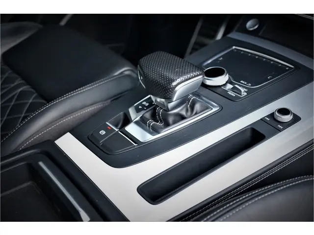 Audi Q5 2.0 TFSI quattro Launch Edition 2017 Benzine 74