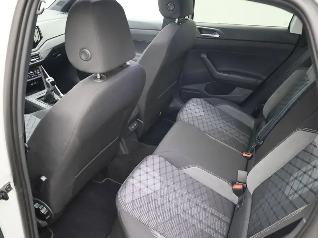 Volkswagen Polo 1.0TSI/95PK R-Line 2024 Benzine 19