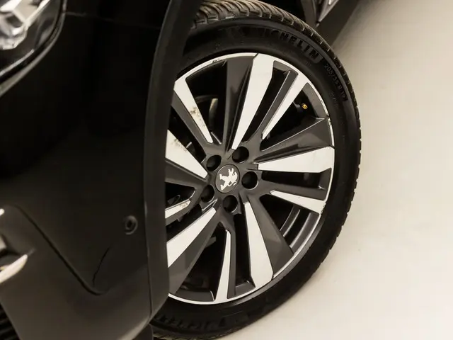 Peugeot 3008 1.2 PureTech Premium Sport 2020 Benzine 35