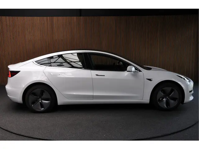 Tesla Model 3 Standard RWD Plus 60 kWh 2021 Elektrisch 4