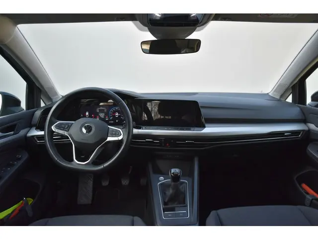 Volkswagen Golf 1.0 TSI Life 2023 Benzine 13