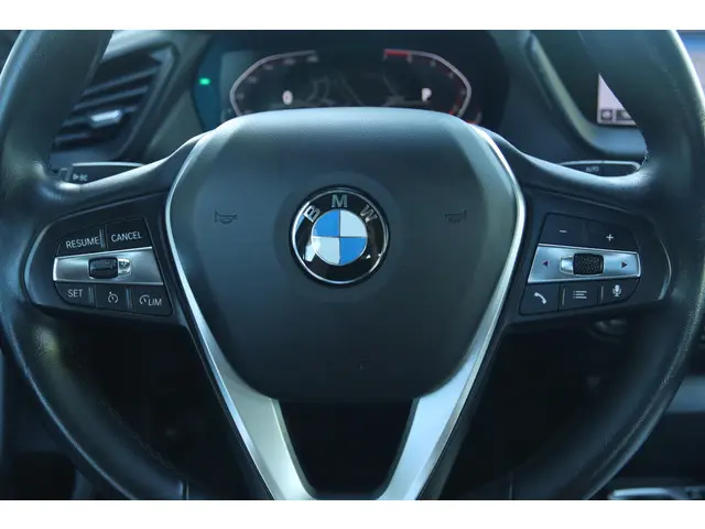 BMW 1 Serie 118I EXECUTIVE EDITION AUT. 2019 Benzine 18