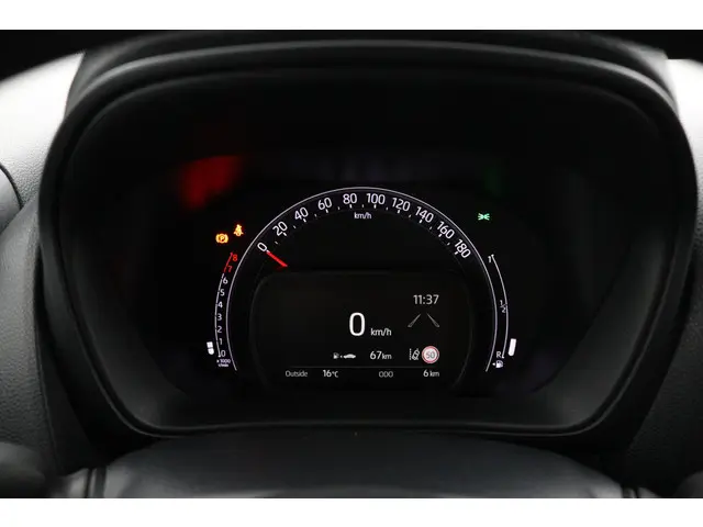 Toyota Aygo X 1.0 VVT-i MT Play 2025 Benzine 30