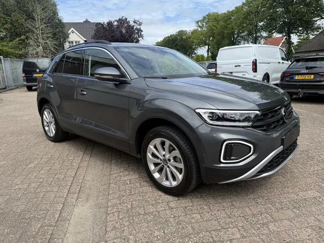 Volkswagen T-Roc 1.5 TSI Life 2024 Benzine 9