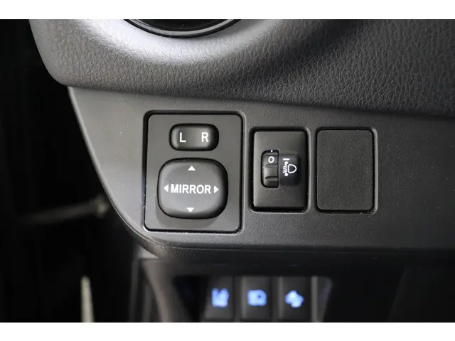 Toyota Yaris 1.5 VVT-i Design Sport, 2018 Benzine 34
