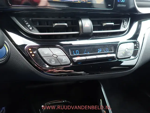 Toyota C-HR 1.8 Hybrid 2018 Hybride Benzine 9
