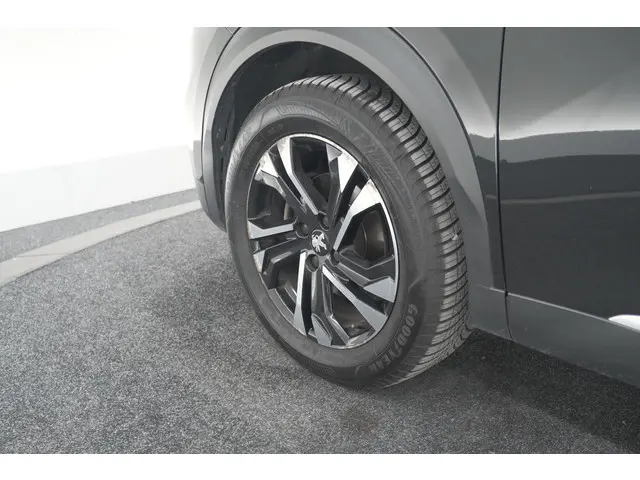 Peugeot 2008 PureTech 130 GT-Line 2020 Benzine 17