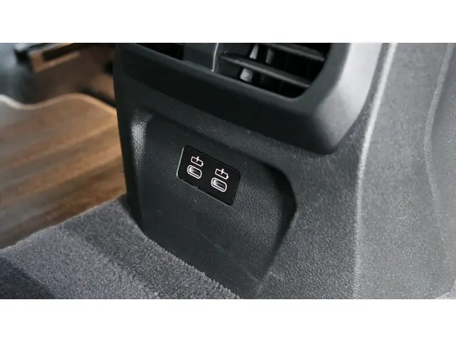 BMW 1 Serie 118i Executive Edition 2020 Benzine 30