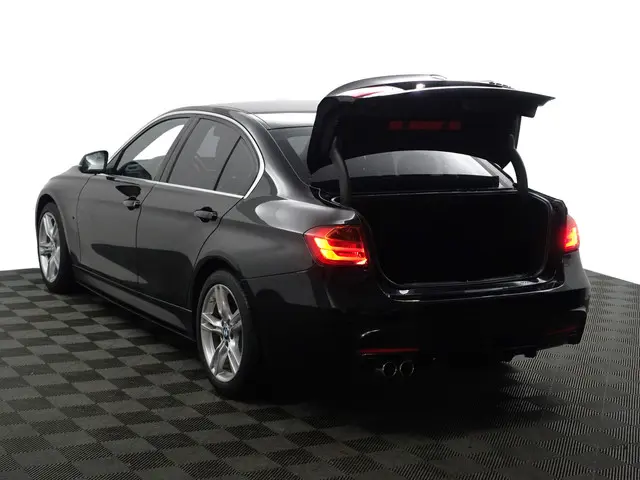 BMW 3 Serie 320i M Sport Aut- 2012 Benzine 32