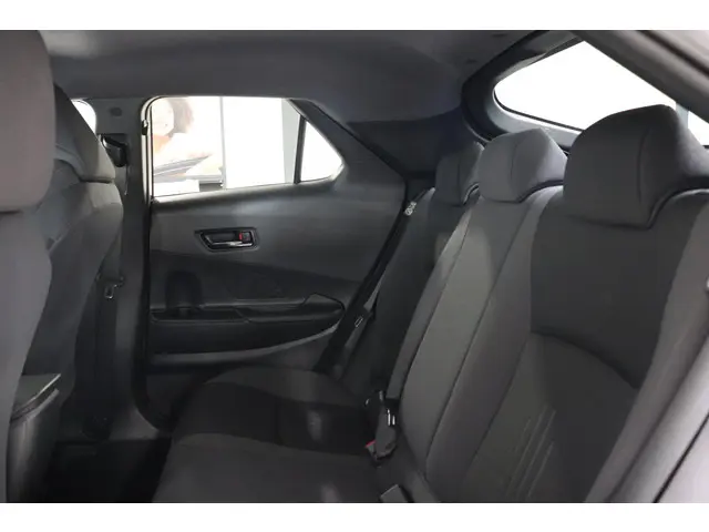 Toyota C-HR 1.8 Hybrid 140 Dynamic, 2024 Hybride Benzine 9