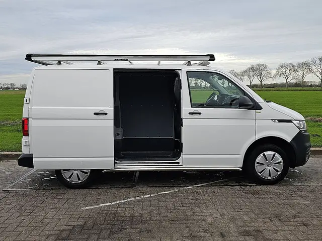 Volkswagen Transporter 2.0 TDI 2022 Diesel 13