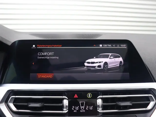 BMW 3 Serie Touring 320i 2021 Benzine 29