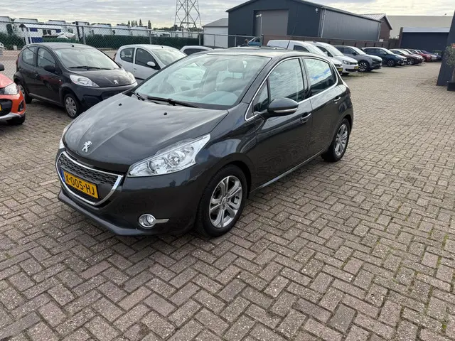 Peugeot 208 1.6 VTi Allure 2013 Benzine 3