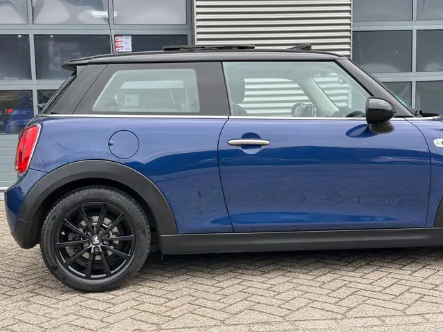 MINI Cooper Mini 1.5 Pepper | Pano | Airco | NAP 2016 Benzine 23