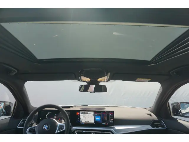 BMW 3 Serie Touring 320i 2024 Benzine 32