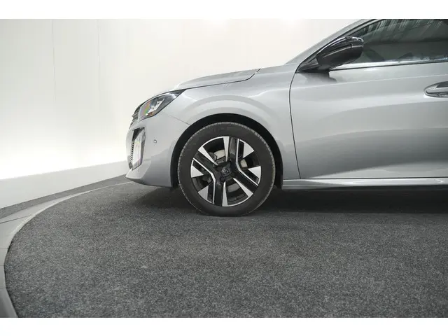 Peugeot 208 PureTech 100 Allure 2024 Benzine 20