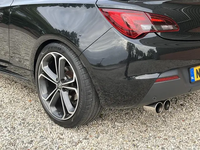 Opel Astra GTC 1.6 Turbo Sport - OPC Pakket 2012 Benzine 10