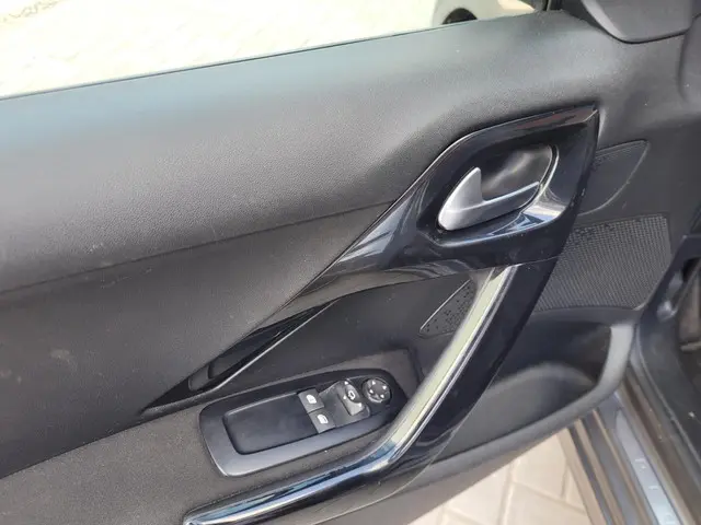 Peugeot 208 1.2 PureTech Signature 2019 Benzine 21