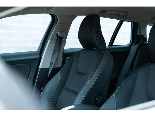 Volvo V60 T3 150 pk Momentum Automaat 2014 Benzine 11