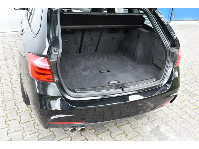 BMW 3 Serie Touring 320i Corporate Lease 2018 Benzine 26