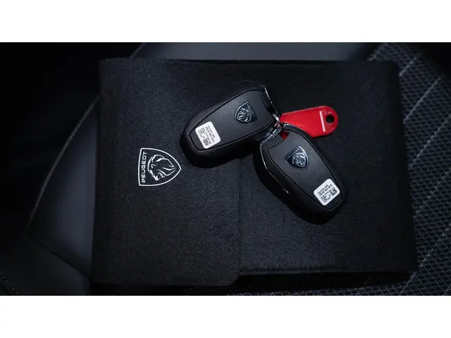 Peugeot 5008 1.2 PureTech Allure 2024 Benzine 54