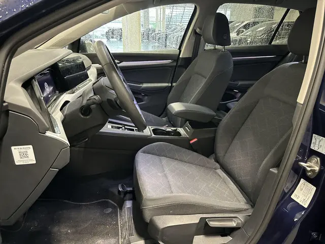 Volkswagen Golf 1.0 eTsi 110pk DSG Life 2023 Benzine 5
