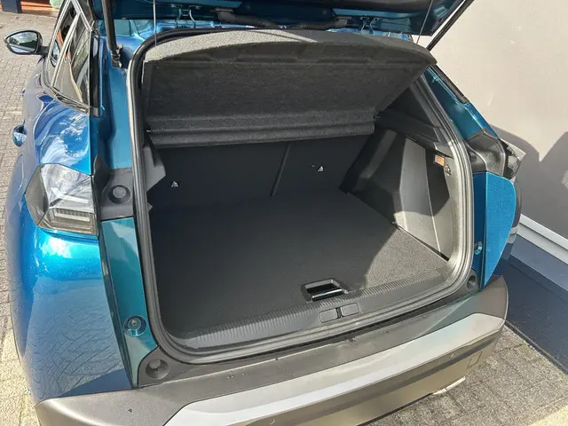 Peugeot 2008 1.2 Hybrid 145 GT 2025 Hybride Benzine 27